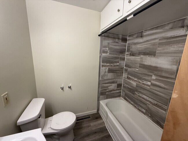 Foto del edificio - 1060 W Hickory St