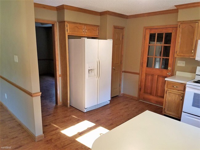 Building Photo - 3 br, 2 bath House - 470 Pine Grove Dr
