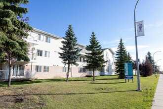 Building Photo - Nova Manor Apartments