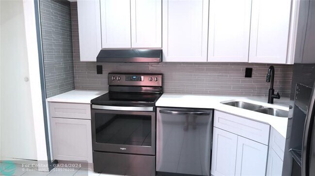 Foto del edificio - 5812 NW 16th St