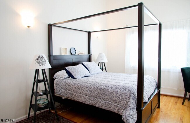 Foto del edificio - 193 Lakeview Ave