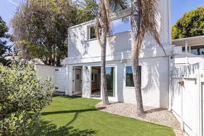 Foto del edificio - The Costa Beach Bungalow - Entire guesthou...