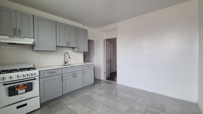 Building Photo - 297 Griffith St