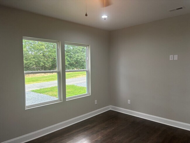 Foto del edificio - 3 Bedroom 1 Bath Fully Renovated House- La...