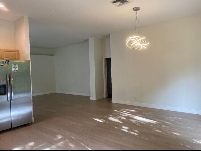 Foto del edificio - 7953 NW 70th Ave