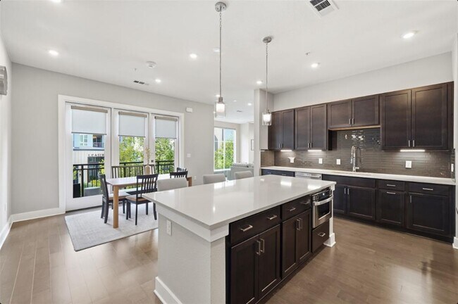 Foto del edificio - 4415 Jackson Ave