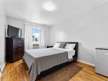 Primary Photo - 4445 Seton Ave. Room!!!