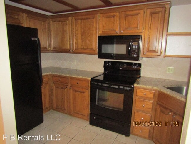 Building Photo - 3 br, 2.5 bath House - 457 NW Chimney Cree...
