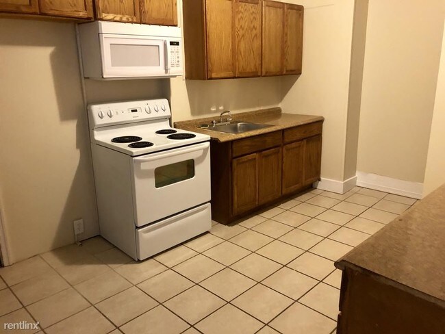 Building Photo - 5 br, 1.5 bath Apartment - 1218 Wagner Ave