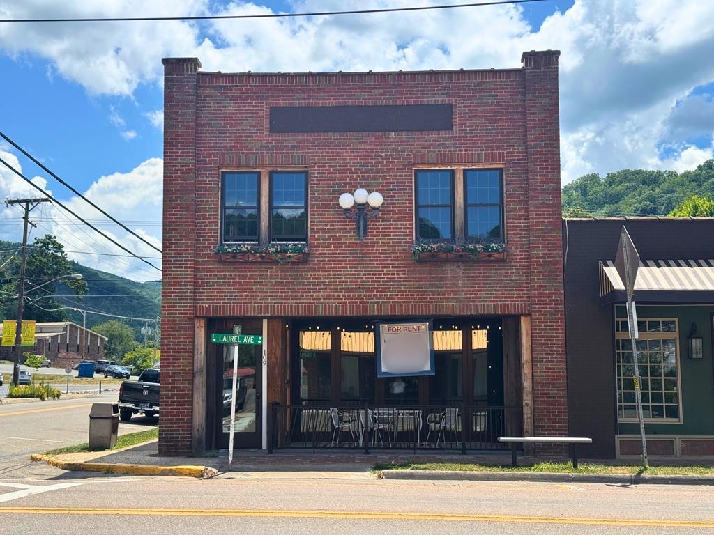 Primary Photo - 109 W Laurel Ave