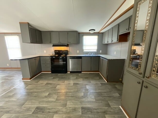 Building Photo - Renovated 3 Bedroom 2 Bath Home for Rent!