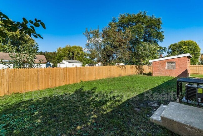 Building Photo - 1230 Thomas Ave