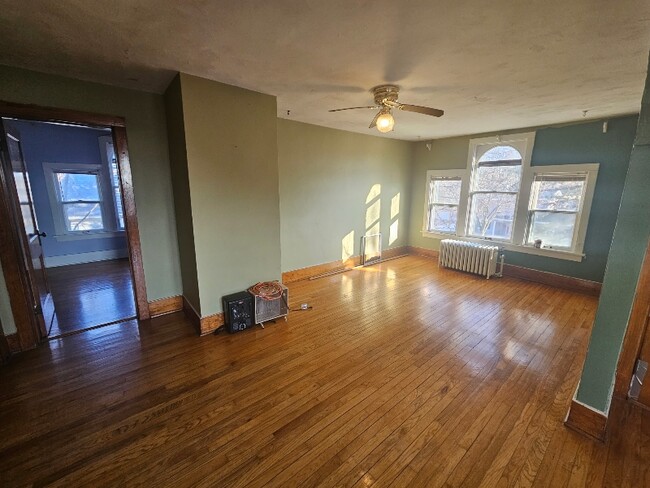 Building Photo - 7424 Franklin Ave