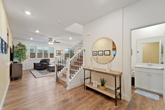 Building Photo - Gorgeous 4 Bedroom 3 bath in Northlake