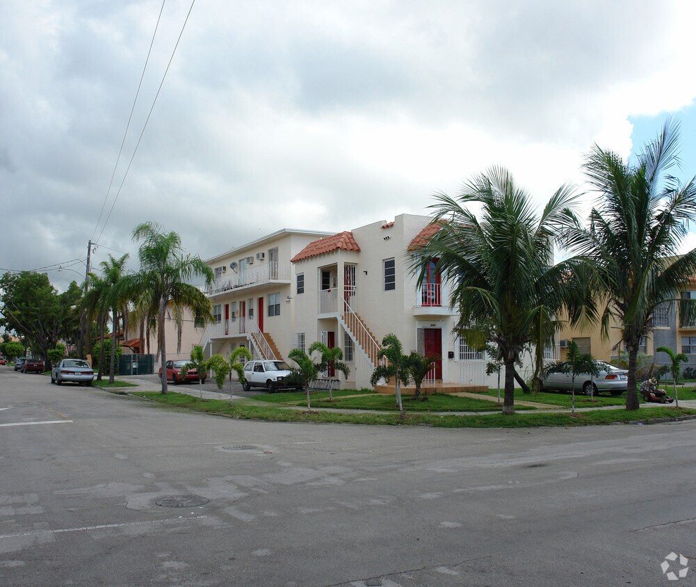 Building Photo - 2061 SW 6th St