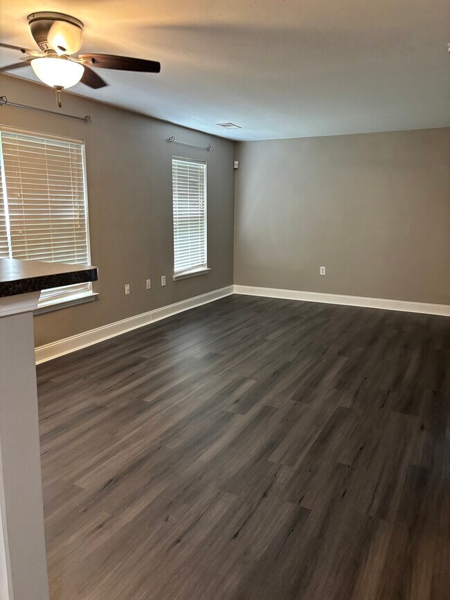 Sala de estar - 1920 Crest Hollow Dr