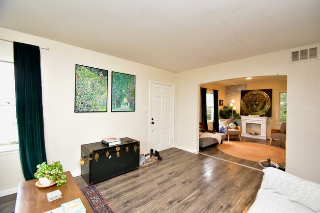 Foto del edificio - Charming Sugarhouse Home with Amazing Backyard & Prime Location