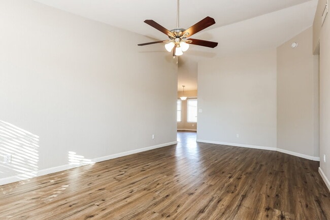 Building Photo - 1611 S 63rd Dr