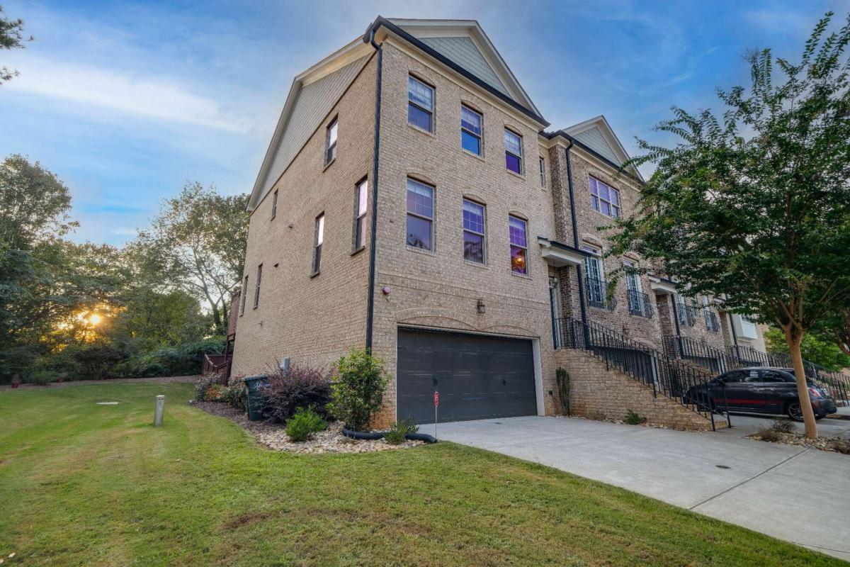 Primary Photo - 1572 Cambridge Pl