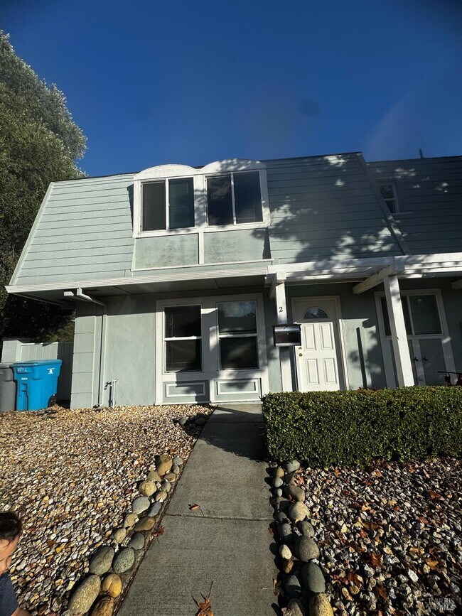 Building Photo - 600 Alamo Dr