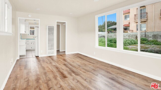 Foto del edificio - 705 S Adams St