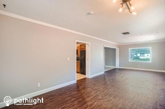 Foto del edificio - 3516 W Mcelroy Avenue, Tampa, FL, 33611