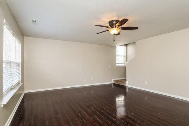 Foto del edificio - 106 Spring Dove Ln