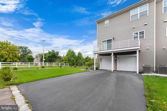 Building Photo - 42 Mountie Ln