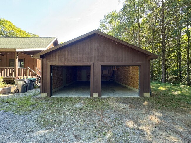 Building Photo - Charming 3 bedroom 2 bath in Porters Corner #