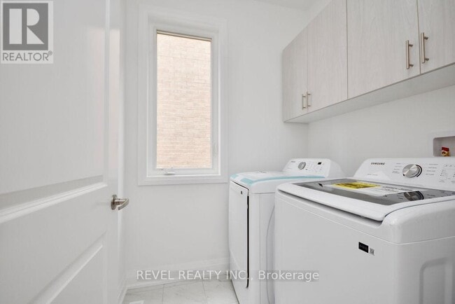 Building Photo - 44 Barnyard Trl