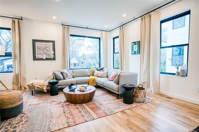 Foto del edificio - 829 Barnett St NE