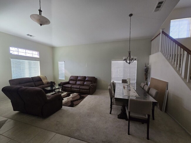 Foto del edificio - 4 Bedroom 3 Bathroom Home in Hemet