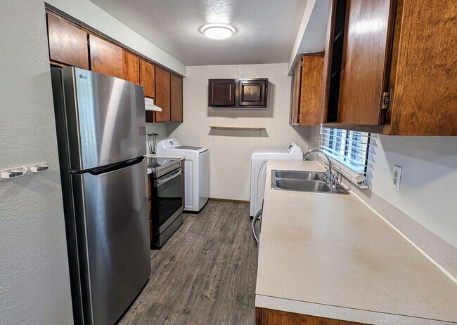 Building Photo - Rambler Style Duplex with Garage & Carport