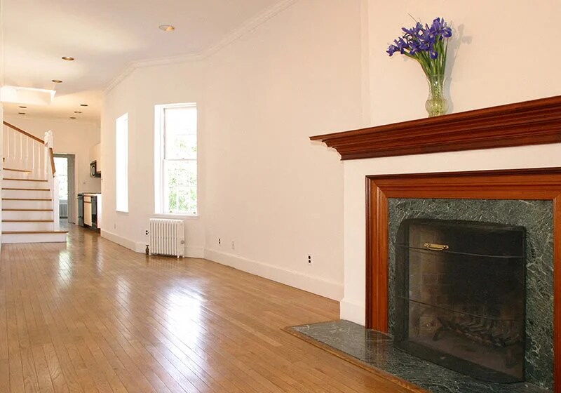 Primary Photo - 329 E 82nd St