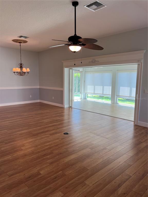 Foto del edificio - 591 Allenwood Loop