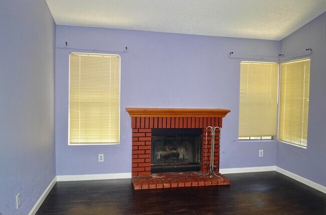 Building Photo - 36938 Bernardin Dr