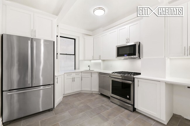 Building Photo - 35 E 84th St