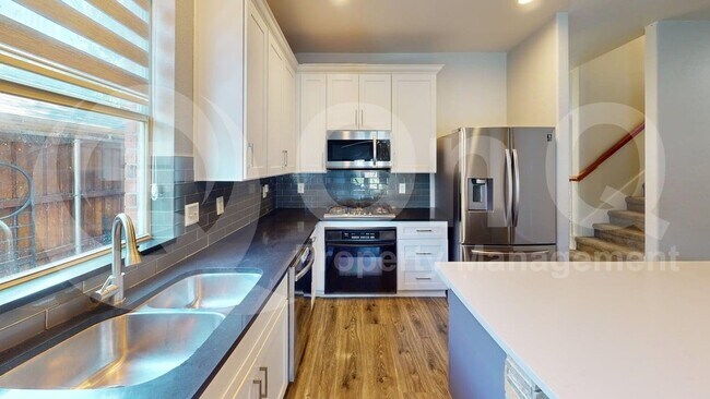 Foto del edificio - 11594 La Grange Dr