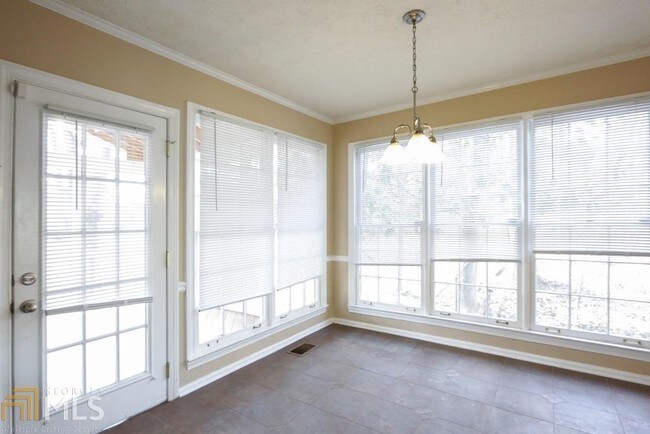 Foto del edificio - 325 Hillsdale Dr