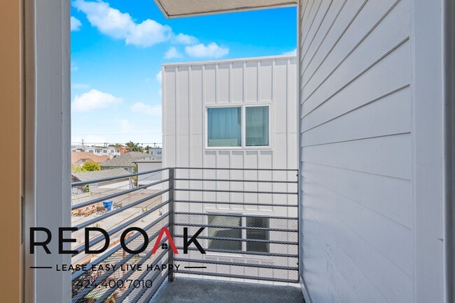 Building Photo - Exceptional Two-Story, Three Bedroom with ...