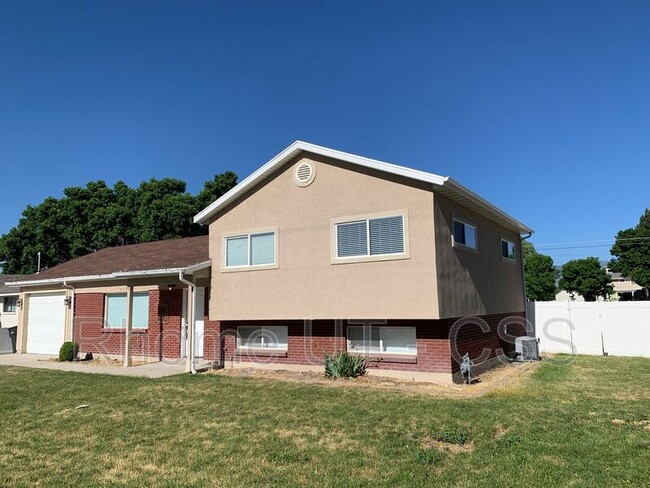 Building Photo - 6634 S 2700 W
