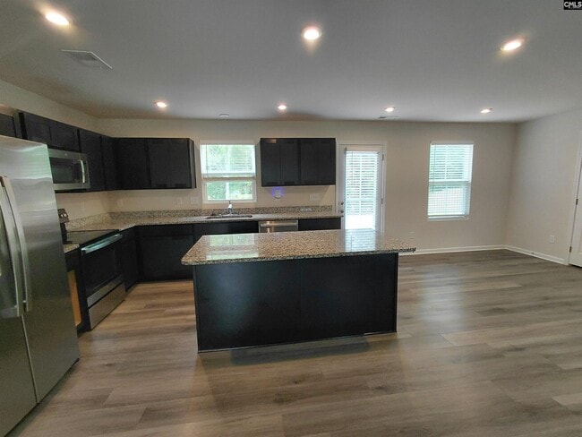 Building Photo - 329 Saskatoon Dr