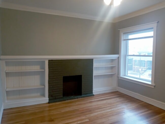 Building Photo - 7558 S Eberhart Ave