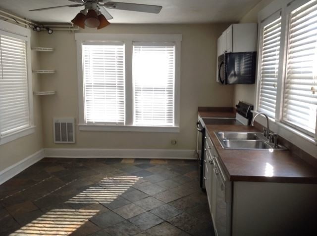 Building Photo - 3 br, 1.5 bath House - 435 New Holland Ave.