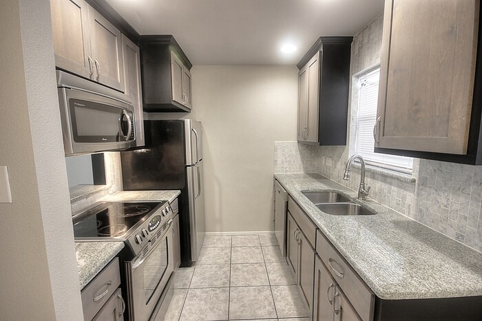 Primary Photo - 8400 Jamestown Dr