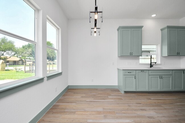 Building Photo - 10917 San Jacinto Dr