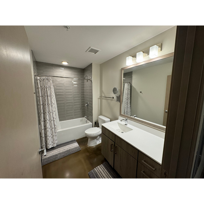 Foto del edificio - 728 3rd St N
