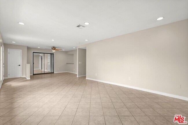 Foto del edificio - 17316 Kingsbury St