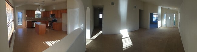 Building Photo - 3 bedroom, 2 bath house