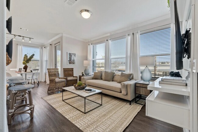 Foto del edificio - 690 Hillside Terrace